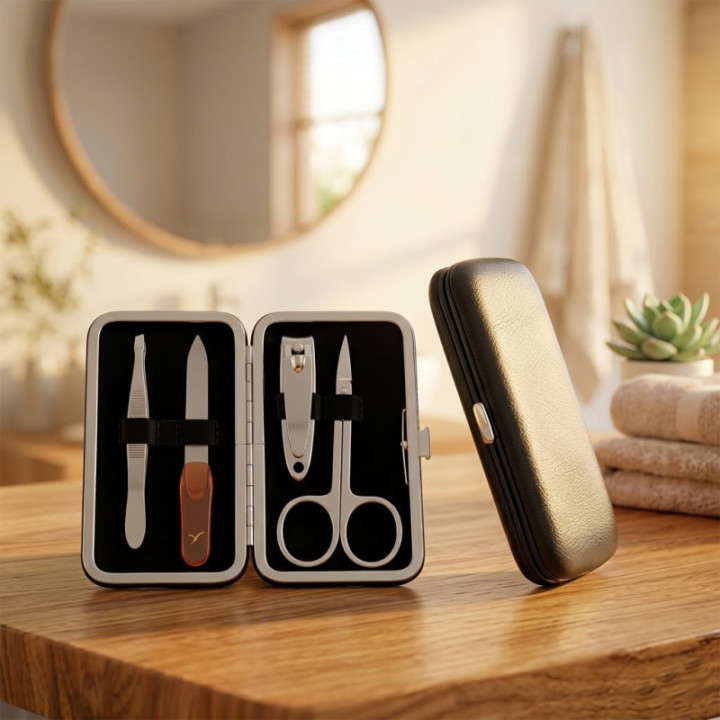Nagel-Maniküreset 4-teilig im Kunstleder-Etui Anwendung